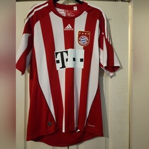 NWOT FC Bayern München Adult Large Jersey